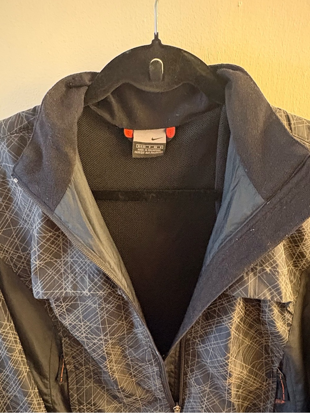 Black and Gray Patterned Running Lightweight Jacket -Nike - Picture 4 of 7